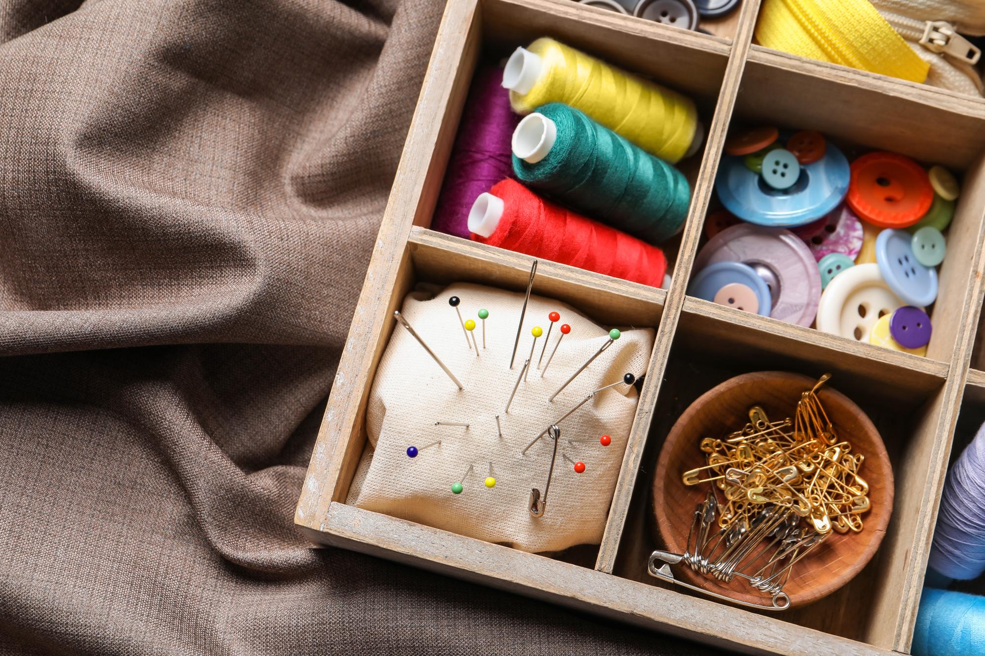 Workshop table with threads and embroidered patches